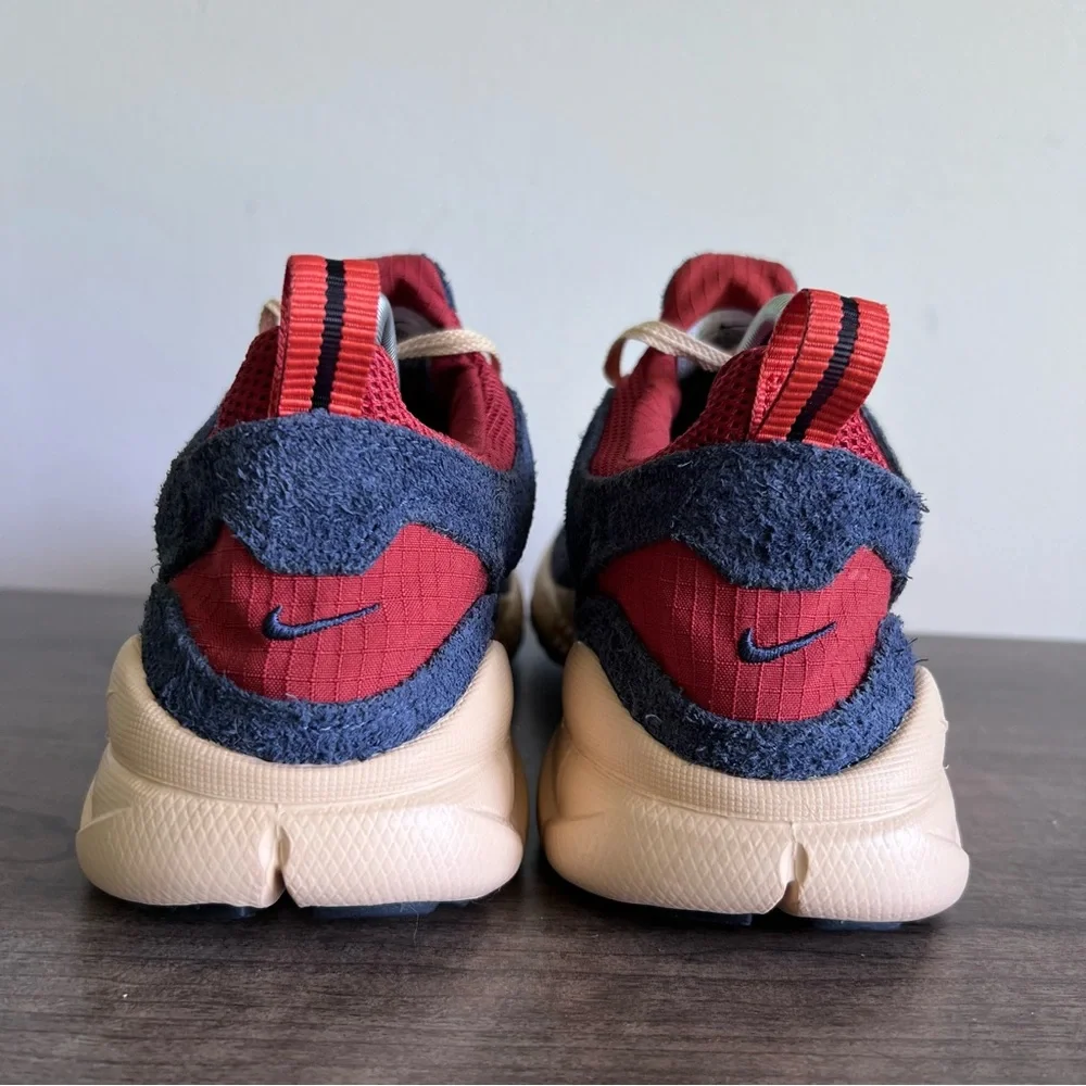 Nike Men's Navy Blue and Red Athletic Shoes